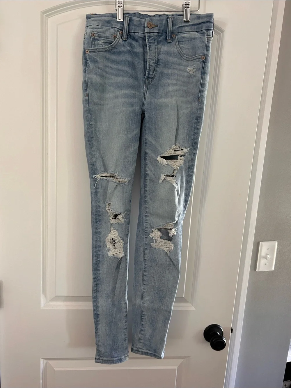 American Eagle Outfitters Light Blue Distressed Jeggings